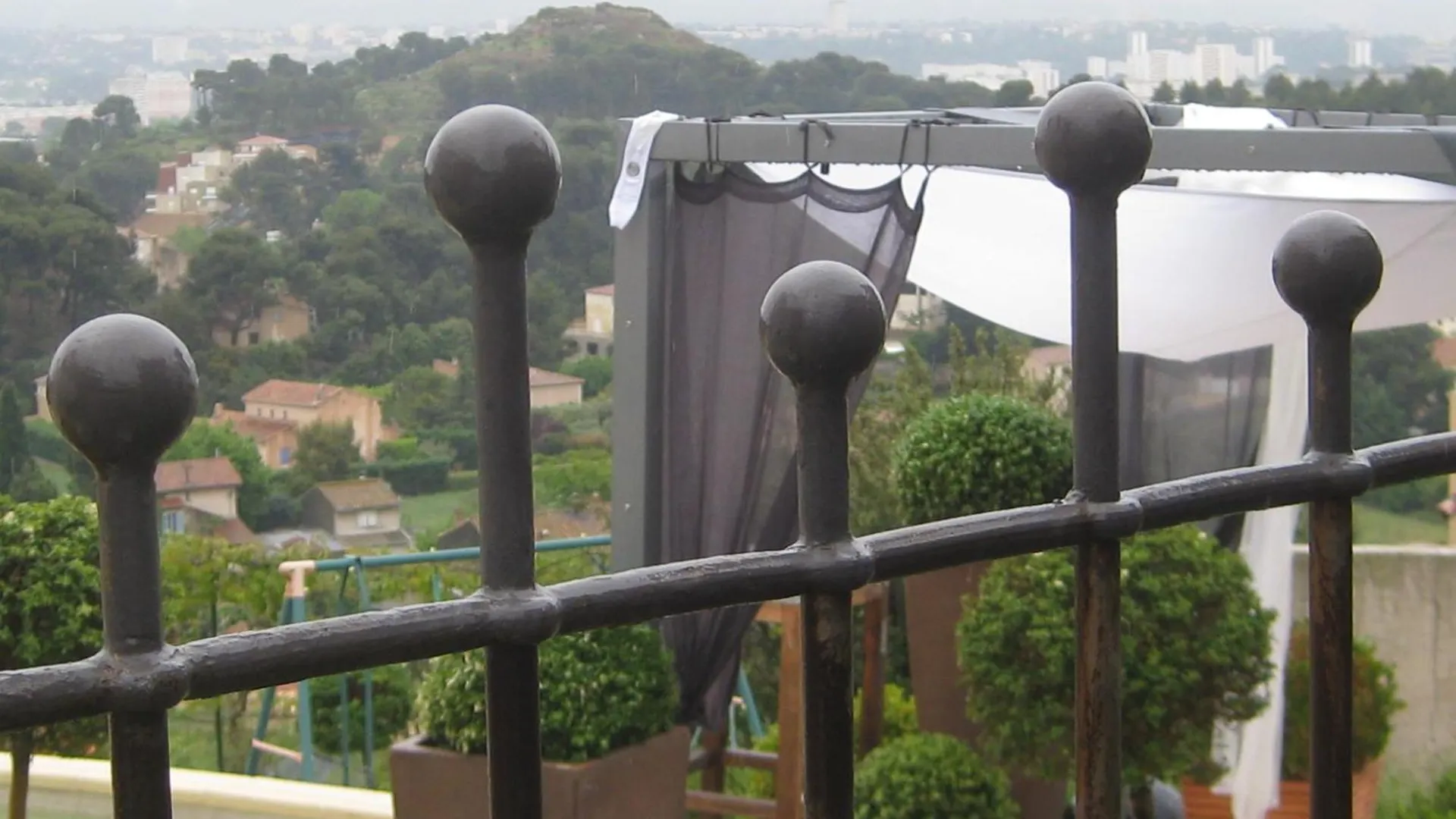 La Villa Blanche Marseille Bed & Breakfast